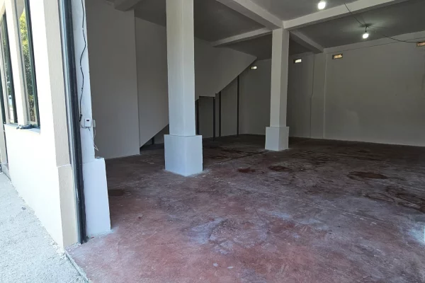 Ambient biznesi me qera 1+1 ne Tirane - 70,000 Leke
