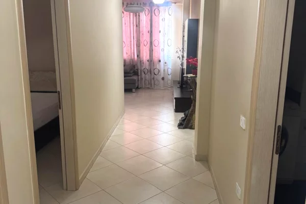 Shtepi me qera Apartament ne Tirane, 2+1, Mobilimi E mobiluar, Pagesa 500  Euro.