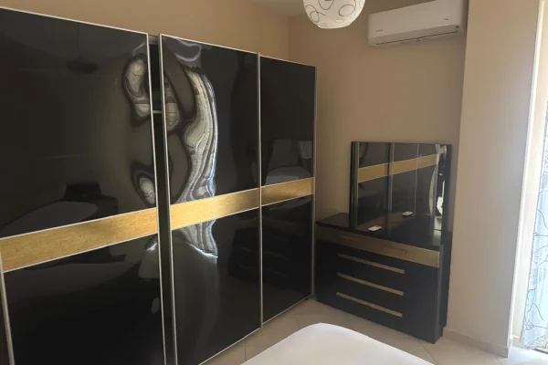 Shtepi me qera Apartament ne Tirane, 2+1, Mobilimi E mobiluar, Pagesa 500  Euro.