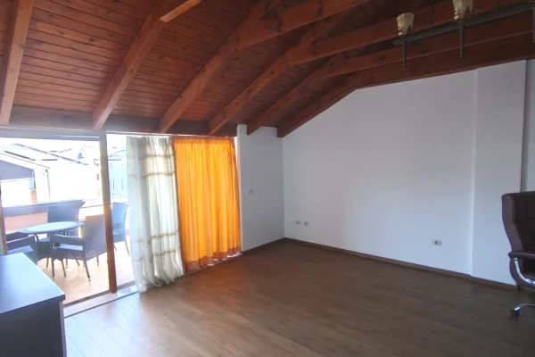 Shtepi me qera Vila Luksoze ne Tirane, 3+1, Mobilimi Pjeserisht e mobiluar, Pagesa 1,700  Euro.