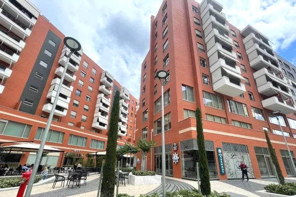 Ambient biznesi me qera 3+1 ne Tirane - 293,000 Leke