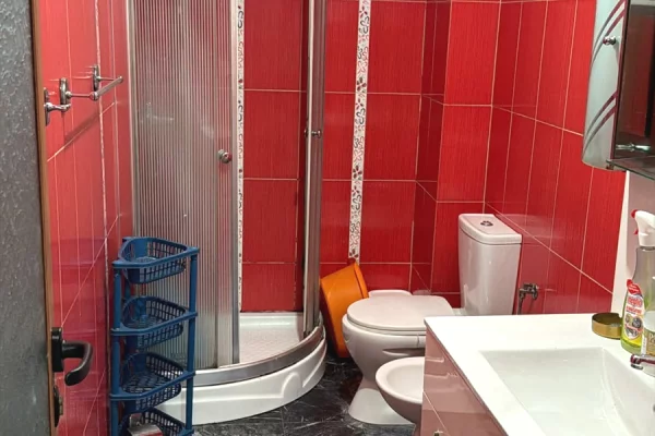 Shtepi me qera Apartament ne Tirane, 2+1, Mobilimi E mobiluar, Pagesa 60,000  Leke.