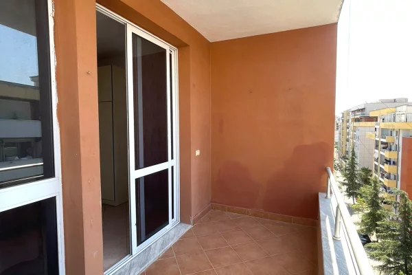 Shtepi ne shitje Apartament ne Tirane, 2+1, Mobilimi E mobiluar, Pagesa 140,000  Euro.