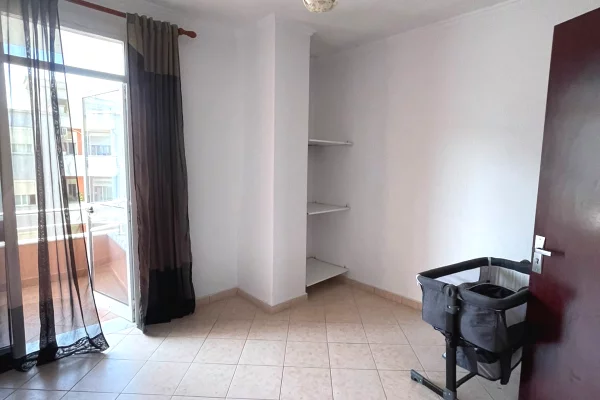 Shtepi ne shitje Apartament ne Tirane, 2+1, Mobilimi E mobiluar, Pagesa 140,000  Euro.