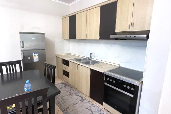 Shtepi ne shitje Apartament ne Tirane, 2+1, Mobilimi E mobiluar, Pagesa 140,000  Euro.