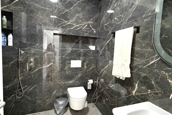Shtepi me qera Apartament ne Tirane, 2+1, Mobilimi E mobiluar, Pagesa 600  Euro.