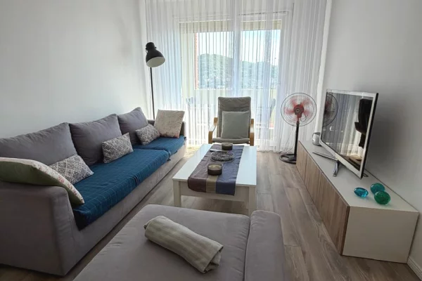 Shtepi me qera Apartament ne Tirane, 2+1, Mobilimi E mobiluar, Pagesa 600  Euro.