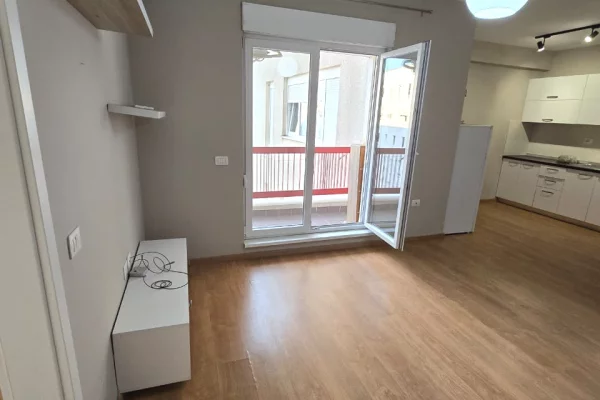 Shtepi me qera Apartament ne Tirane, 1+1, Mobilimi E mobiluar, Pagesa 60,000  Leke.