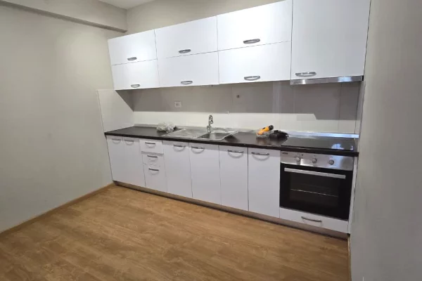 Shtepi me qera Apartament ne Tirane, 1+1, Mobilimi E mobiluar, Pagesa 60,000  Leke.