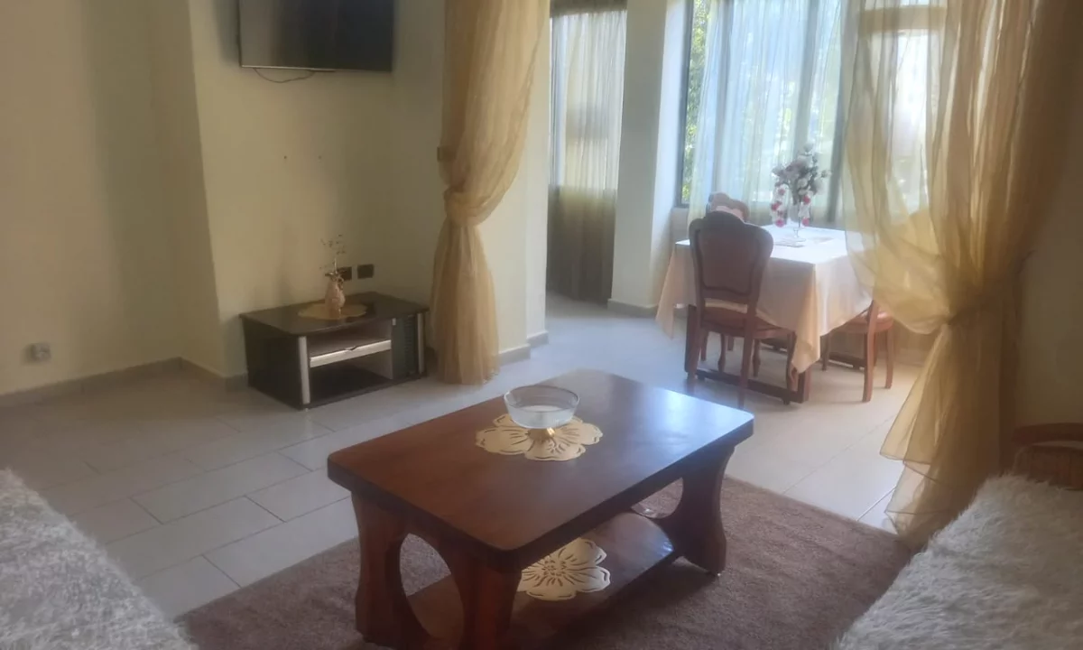 Shtepi me qera Apartament ne Tirane, 2+1, Mobilimi E mobiluar, Pagesa 60,000  Leke.