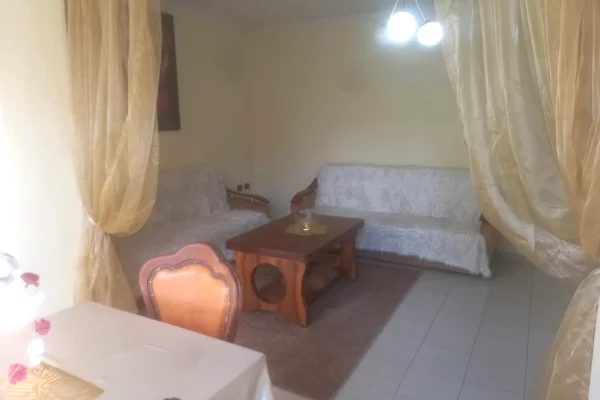 Shtepi me qera Apartament ne Tirane, 2+1, Mobilimi E mobiluar, Pagesa 60,000  Leke.