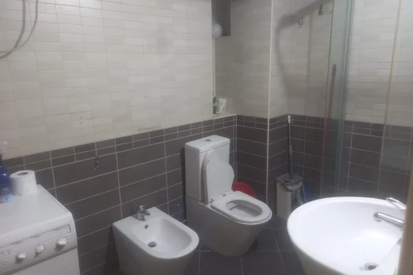 Shtepi me qera Apartament ne Tirane, 2+1, Mobilimi E mobiluar, Pagesa 60,000  Leke.
