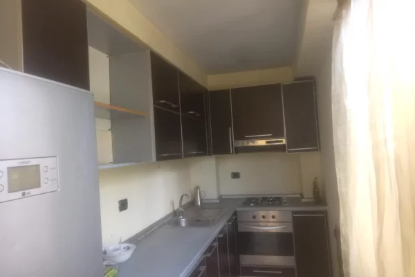 Shtepi me qera Apartament ne Tirane, 2+1, Mobilimi E mobiluar, Pagesa 60,000  Leke.