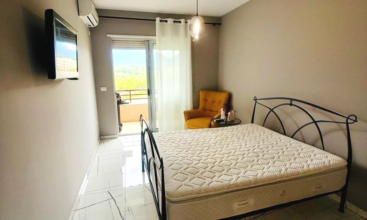 Shtepi me qera Apartament ne Tirane, 2+1, Mobilimi E mobiluar, Pagesa 1,200  Euro.
