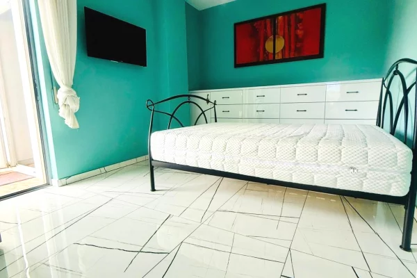Shtepi me qera Apartament ne Tirane, 2+1, Mobilimi E mobiluar, Pagesa 1,200  Euro.