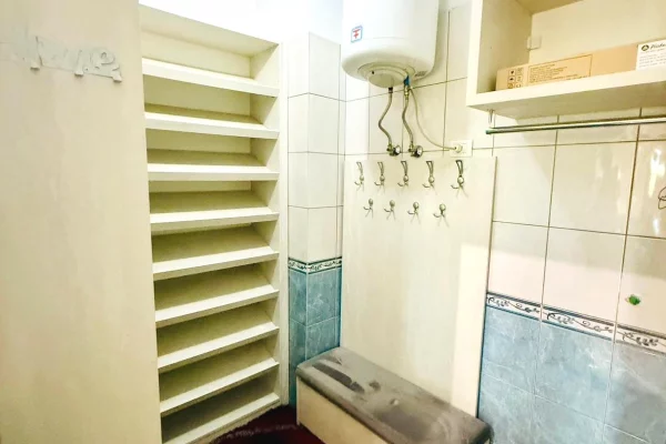Shtepi me qera Apartament ne Tirane, 2+1, Mobilimi E mobiluar, Pagesa 1,200  Euro.