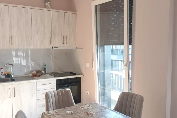 Shtepi me qera Apartament ne Tirane, 1+1, Mobilimi E mobiluar, Pagesa 500  Euro.
