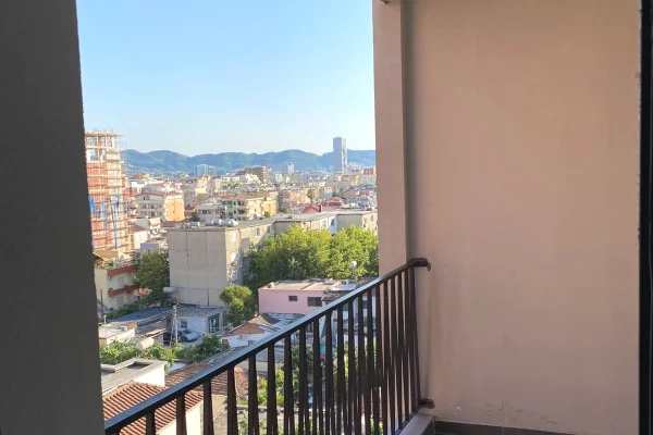 Shtepi me qera Apartament ne Tirane, 2+1, Mobilimi E mobiluar, Pagesa 800  Euro.