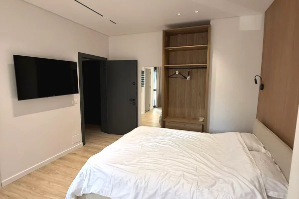Shtepi me qera Apartament ne Tirane, Garsoniere, Mobilimi E mobiluar, Pagesa 1,400  Euro.