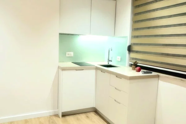 Shtepi me qera Apartament ne Tirane, Garsoniere, Mobilimi E mobiluar, Pagesa 1,400  Euro.