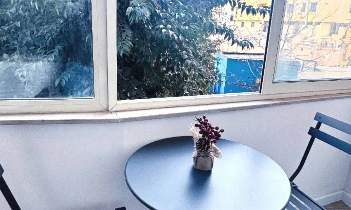 Shtepi me qera Apartament ne Tirane, Garsoniere, Mobilimi E mobiluar, Pagesa 1,400  Euro.