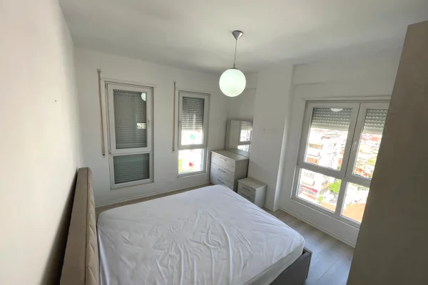 Shtepi me qera Apartament ne Tirane, 2+1, Mobilimi E mobiluar, Pagesa 65,000  Leke.