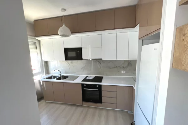 Shtepi me qera Apartament ne Tirane, 2+1, Mobilimi E mobiluar, Pagesa 65,000  Leke.
