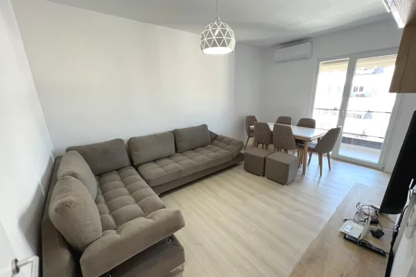 Shtepi me qera Apartament ne Tirane, 2+1, Mobilimi E mobiluar, Pagesa 65,000  Leke.