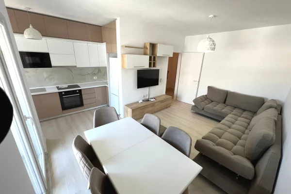 Shtepi me qera Apartament ne Tirane, 2+1, Mobilimi E mobiluar, Pagesa 65,000  Leke.