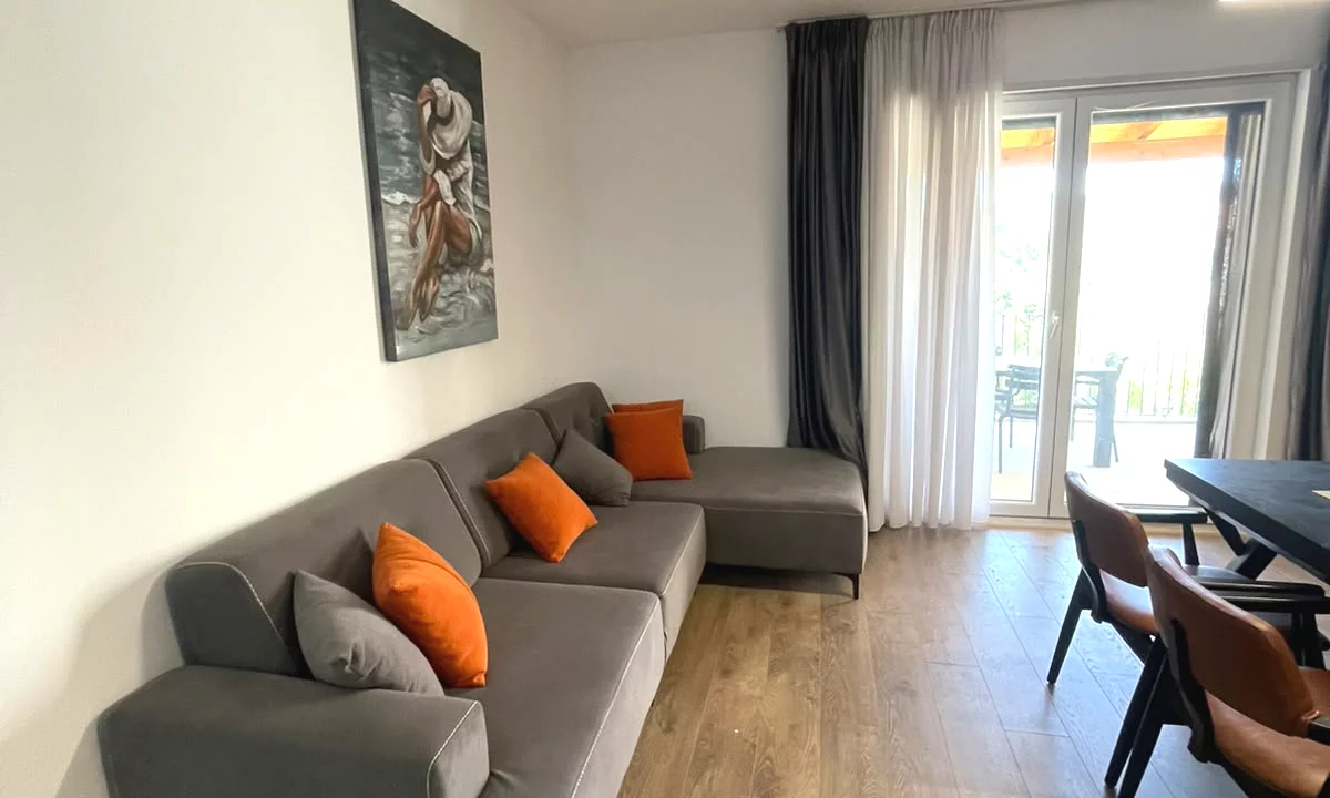 Shtepi ne shitje Apartament ne Tirane, 2+1, Mobilimi E mobiluar, Pagesa 275,000  Euro.