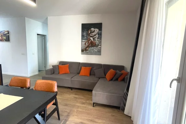 Shtepi ne shitje Apartament ne Tirane, 2+1, Mobilimi E mobiluar, Pagesa 275,000  Euro.