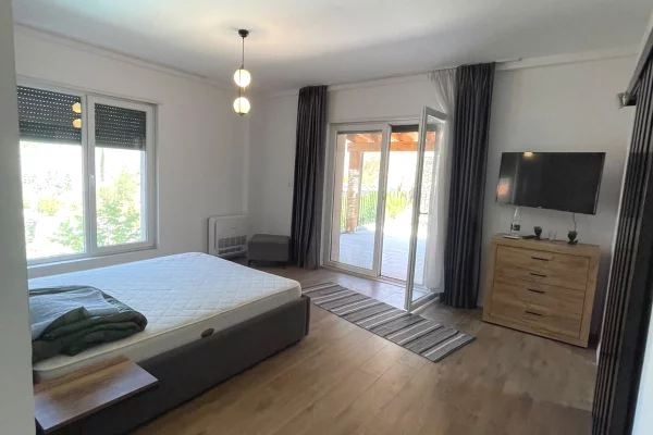 Shtepi ne shitje Apartament ne Tirane, 2+1, Mobilimi E mobiluar, Pagesa 275,000  Euro.