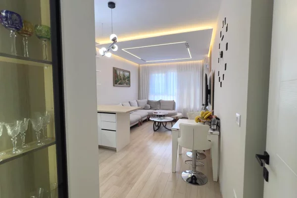 Shtepi ne shitje Apartament ne Tirane, 2+1, Mobilimi E mobiluar, Pagesa 125,000  Euro.