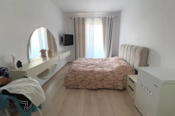 Shtepi ne shitje Apartament ne Tirane, 2+1, Mobilimi E mobiluar, Pagesa 125,000  Euro.