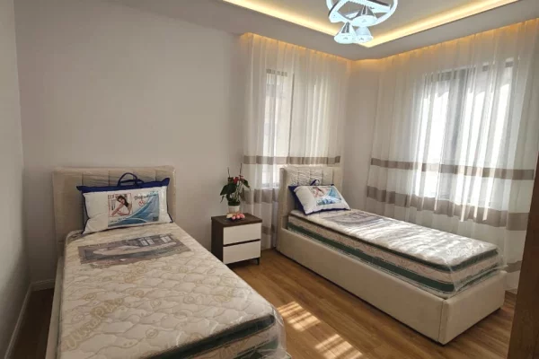 Appartamento in vendita a Tirana 2+1, Arredato