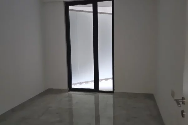 Ambient biznesi me qera 3+1 ne Tirane - 1,000 Euro
