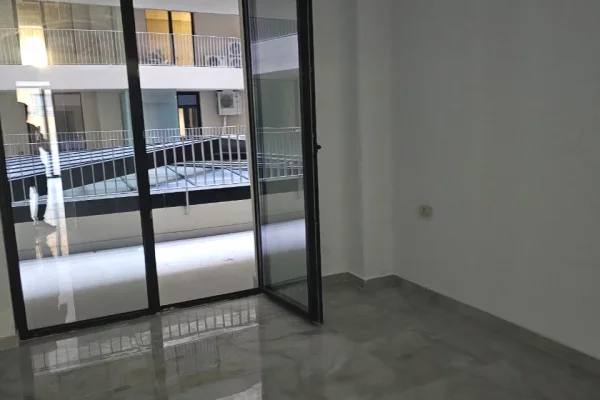 🏢 Jepet me qira ambient zyre – Rr. Mine Peza, Tirane ✨