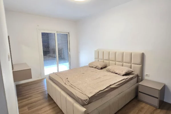Shtepi me qera Apartament ne Tirane, 2+1, Mobilimi E mobiluar, Pagesa 1,000  Euro.