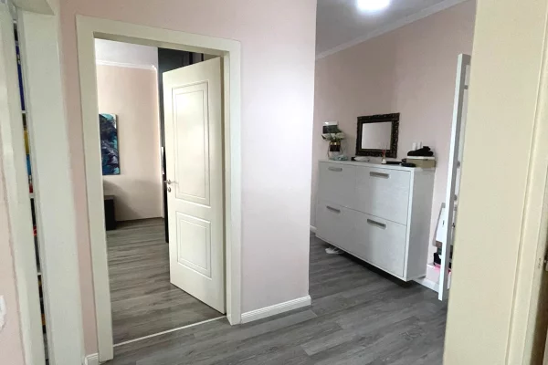 Shtepi me qera Apartament ne Tirane, 2+1, Mobilimi E mobiluar, Pagesa 55,000  Leke.