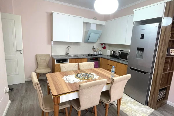 Shtepi me qera Apartament ne Tirane, 2+1, Mobilimi E mobiluar, Pagesa 55,000  Leke.