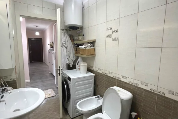 Shtepi me qera Apartament ne Tirane, 2+1, Mobilimi E mobiluar, Pagesa 55,000  Leke.