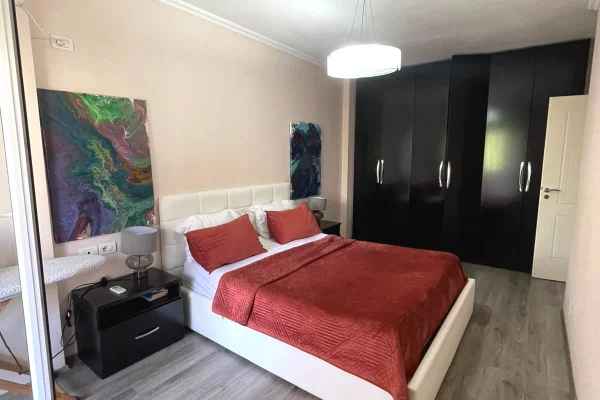 Shtepi me qera Apartament ne Tirane, 2+1, Mobilimi E mobiluar, Pagesa 55,000  Leke.
