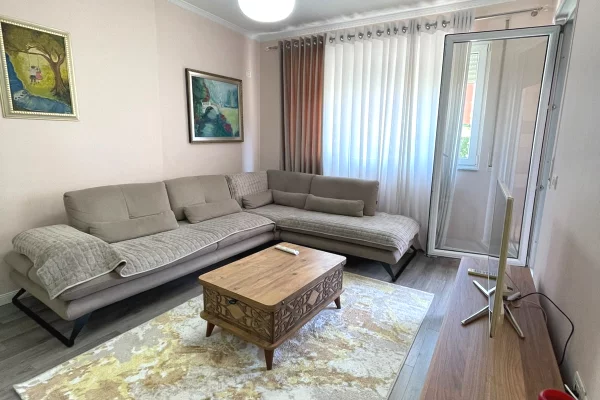 Shtepi me qera Apartament ne Tirane, 2+1, Mobilimi E mobiluar, Pagesa 55,000  Leke.