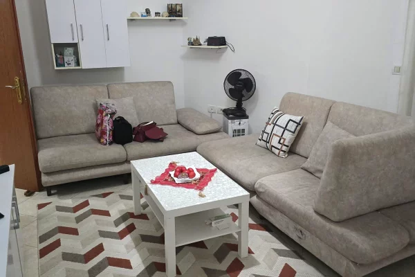 Shtepi me qera Apartament ne Tirane, 1+1, Mobilimi E mobiluar, Pagesa 35,000  Leke.