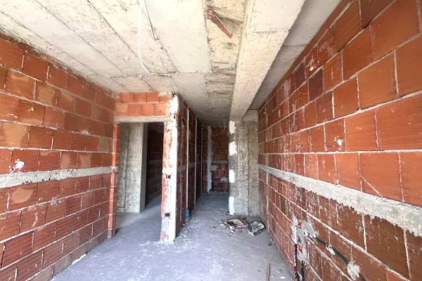 Shtepi ne shitje Apartament ne Tirane, 2+1, Mobilimi Bosh, pa mobiluar, Pagesa 153,171  Euro.