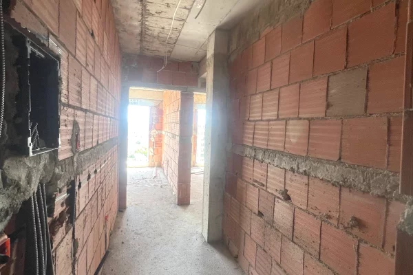 Shtepi ne shitje Apartament ne Tirane, 2+1, Mobilimi Bosh, pa mobiluar, Pagesa 153,171  Euro.