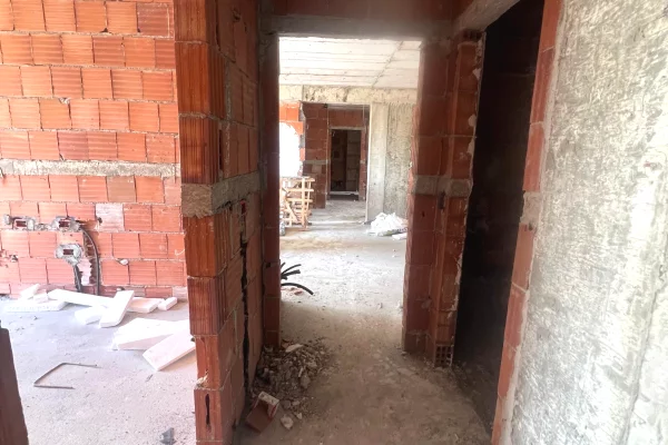Shtepi ne shitje Apartament ne Tirane, 2+1, Mobilimi Bosh, pa mobiluar, Pagesa 153,171  Euro.