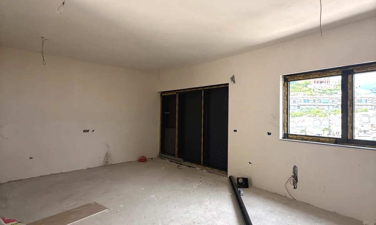 Shtepi ne shitje Duplex(shtepi me 2 kate) ne Tirane, 3+1, Mobilimi Bosh, pa mobiluar, Pagesa 365,650  Euro.
