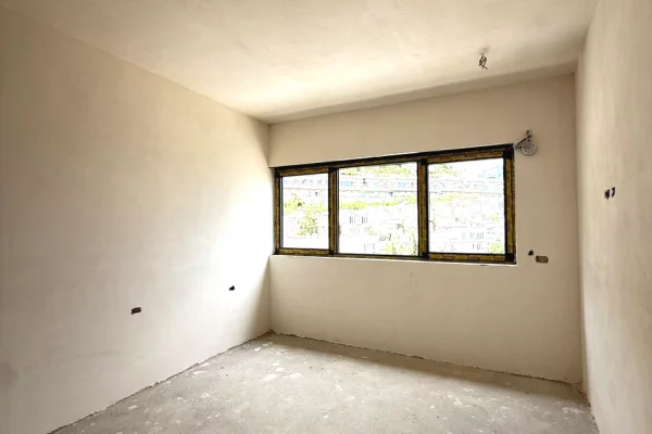 Shtepi ne shitje Duplex(shtepi me 2 kate) ne Tirane, 3+1, Mobilimi Bosh, pa mobiluar, Pagesa 365,650  Euro.
