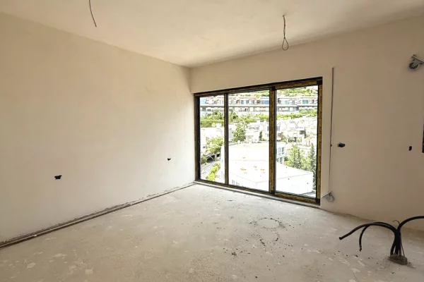 Shtepi ne shitje Duplex(shtepi me 2 kate) ne Tirane, 3+1, Mobilimi Bosh, pa mobiluar, Pagesa 365,650  Euro.